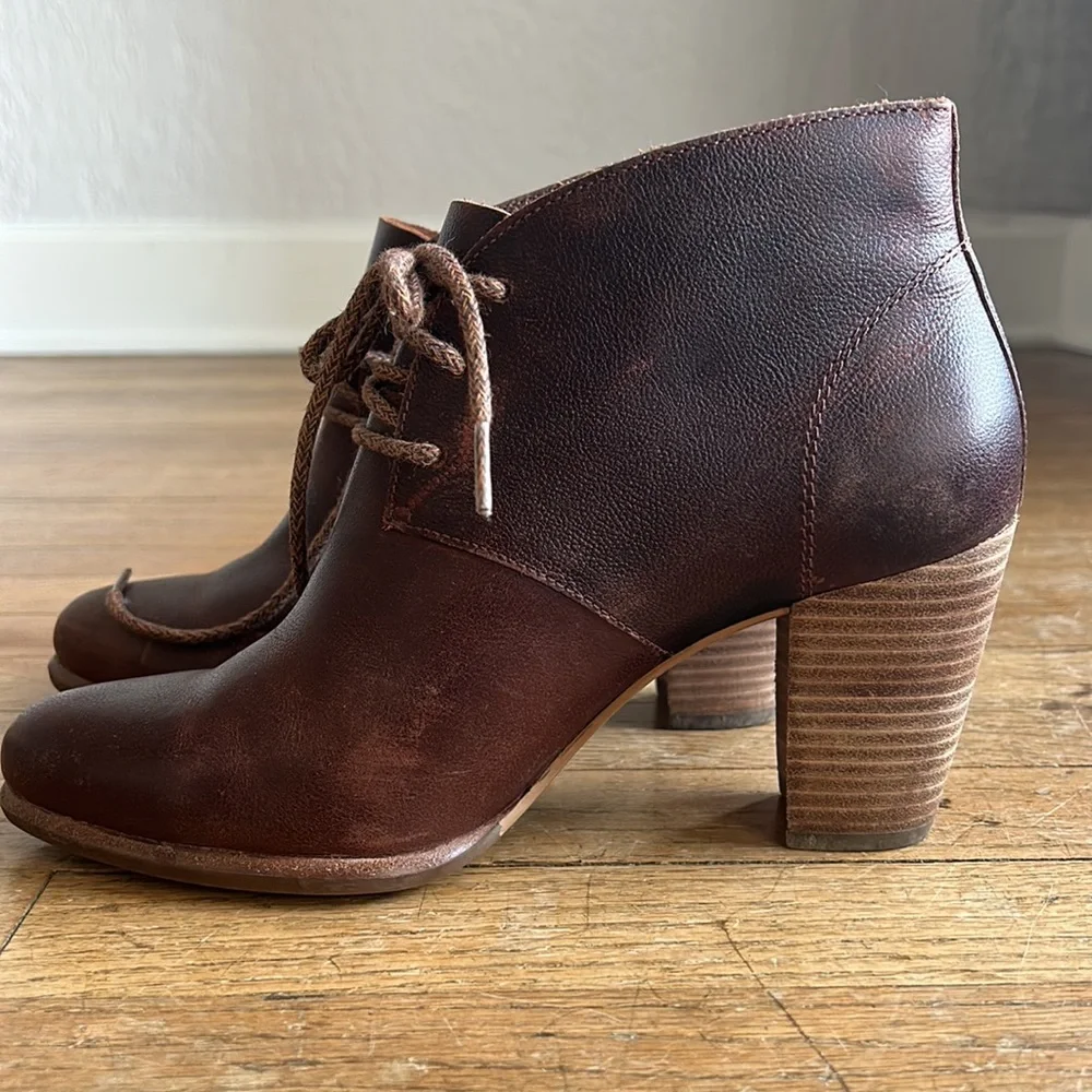 UGG Australia Chestnut Mackie Smooth Leather Boot women's size 9 - Picture 9 of 9